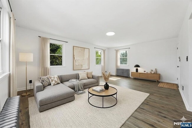 Building Photo - 826 7th St