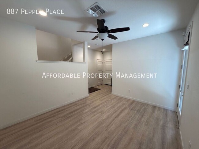Photo - 887 Pepper Pl