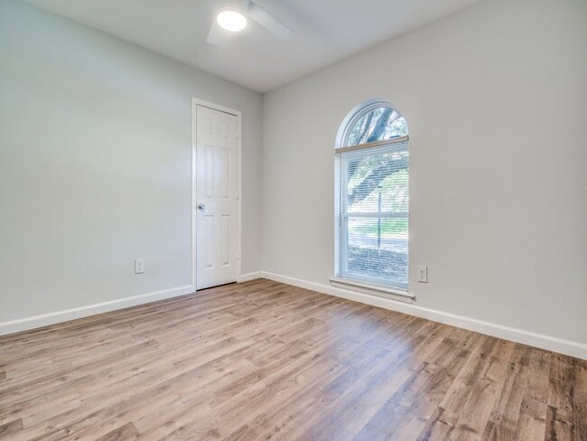 Photo - 313 NE Cindy Ln