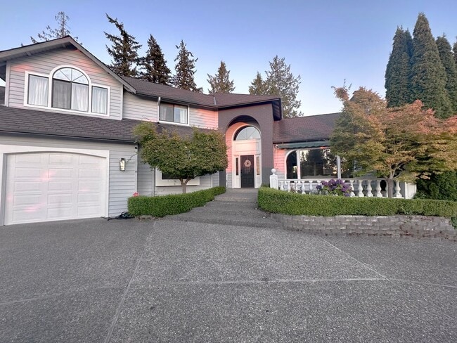 Building Photo - Elegant 4-bed, 4-bath Rental