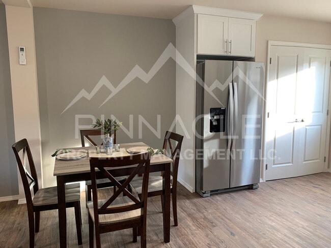 Photo - 615 N 1st St