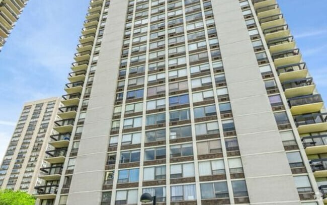 Building Photo - 1455 N Sandburg Terrace Unit 1503B Rental