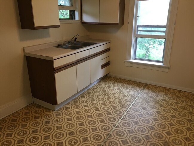 Photo - 2504 Gowen St Unit Apt B