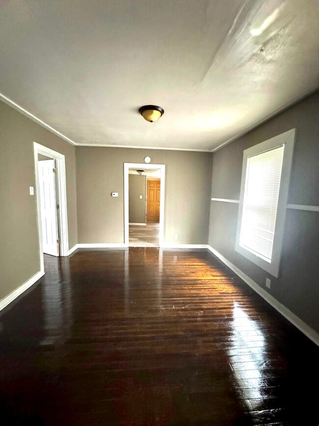 Photo - 1234 McCartney St