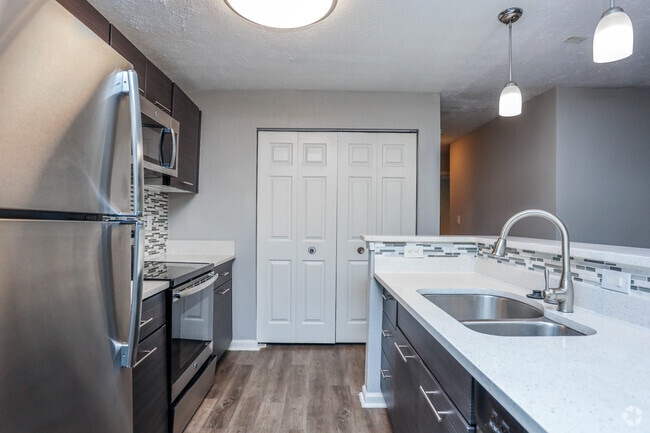 2BR, 2BA - 1,162 SF