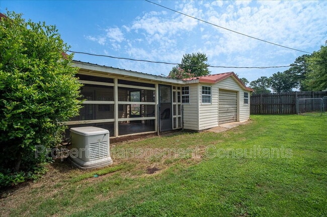 Photo - 2524 Chickasaw Dr