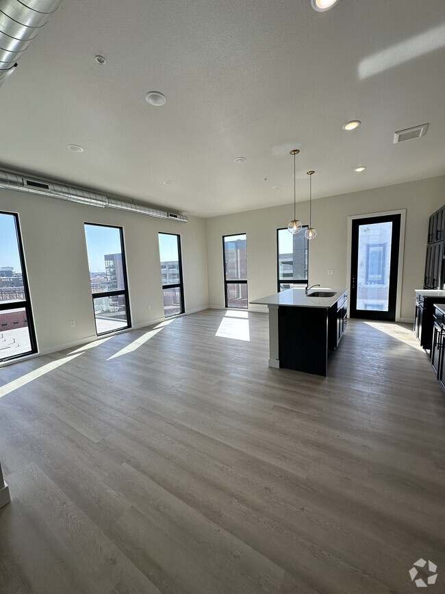 Building Photo - The Deco Rental