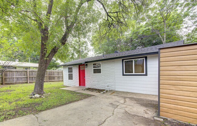Building Photo - 1711 Brentwood St Unit B