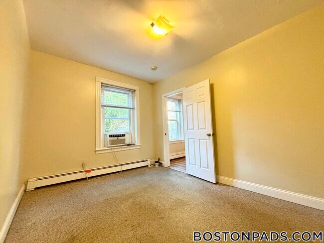 18 Holmes St