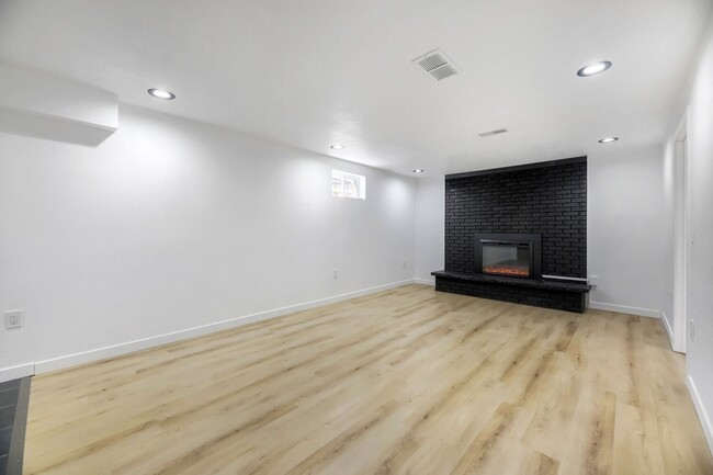 Photo - 3831 W Rutgers Pl