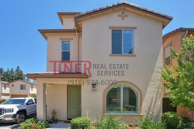 Photo - Huntington Sierra Oaks Gem with Fabulous A...