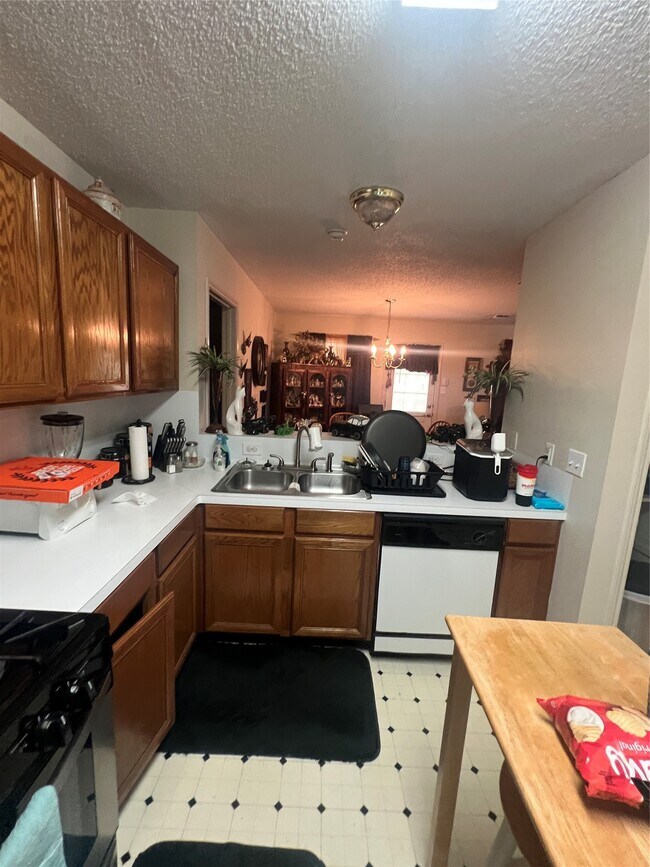 Photo - 4710 Salina St