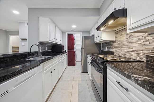 Photo - 11811 Algonquin Dr