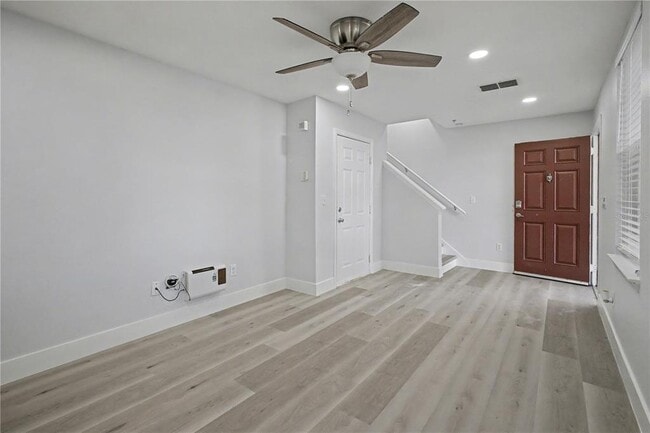 Photo - 1042 WATERSIDE Dr