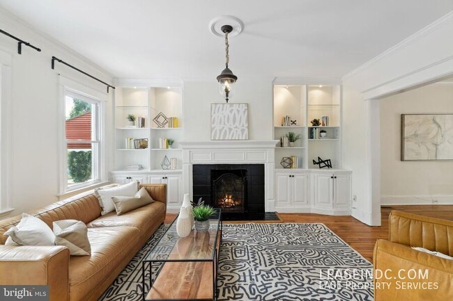 Photo - 121 Webster St NW