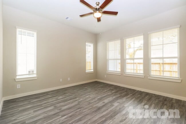 Photo - 9835 Willow Creek Commerce Dr