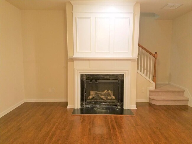Photo - 3645 Postwaite Cir NW