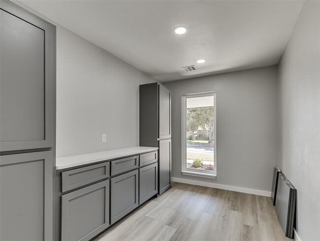 Photo - Look at this beautiful home!! 4 bed, 3 full baths!