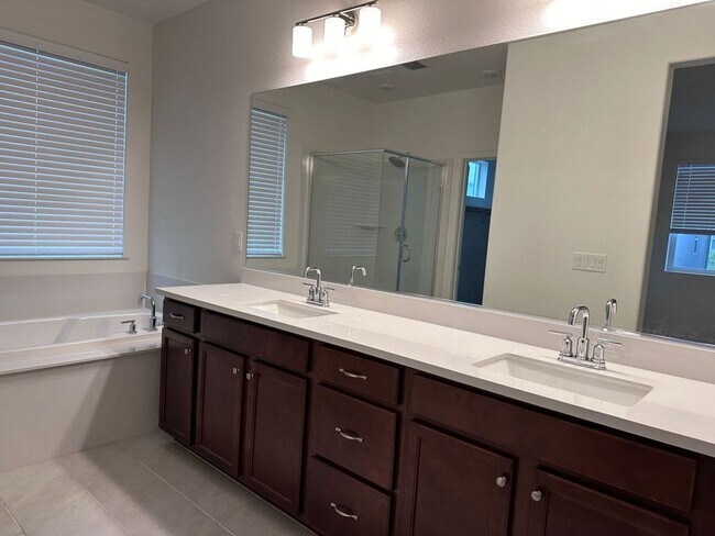 Photo - Beautiful/Spacious 3/2.5 (SOLAR) Natomas!  Please reference ad for viewings!