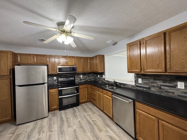 Photo - 103 Pinewood Dr