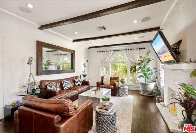 Building Photo - 5191 W 20th St Unit 5193 Halff