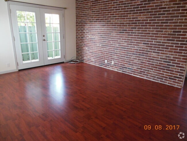 Building Photo - 833 54th St Unit 4 Rental