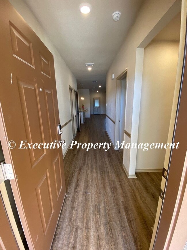 Photo - 1781 Dryden Ave