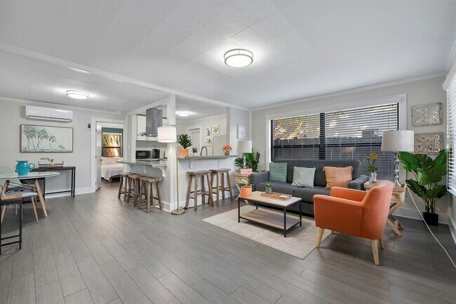 Building Photo - 551 SW 13th Ave Unit 1