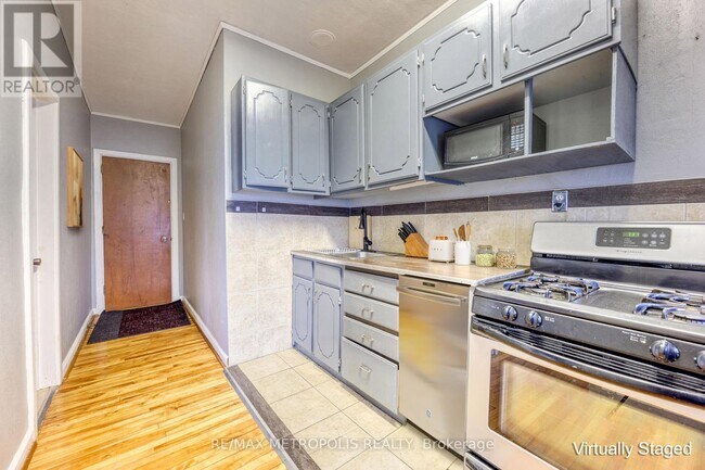 Photo - 1548 St Clair Pkwy