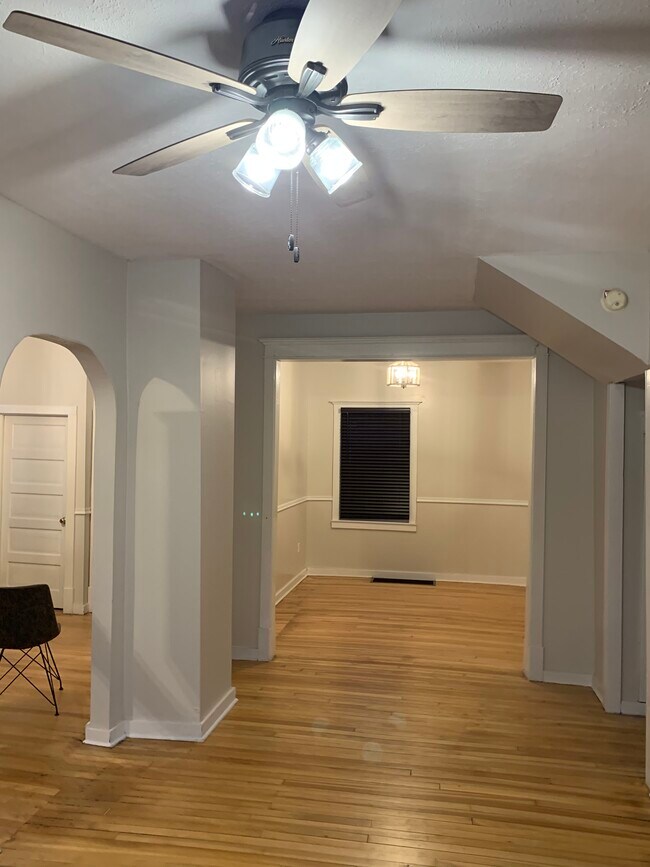 Comedor y biblioteca - 526 Fisher St