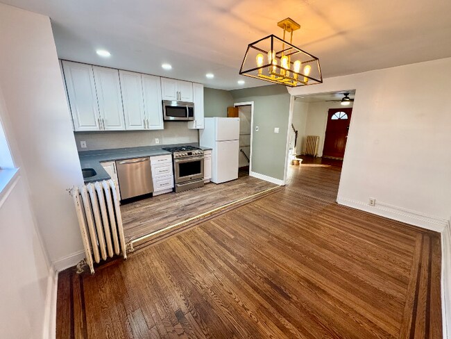 Photo - 7111 Greenwood Ave