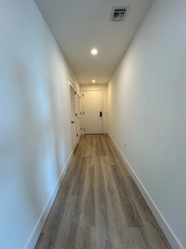 Photo - 47 NW 30th St Unit B3