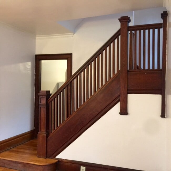 Photo - 156 E Lane Ave