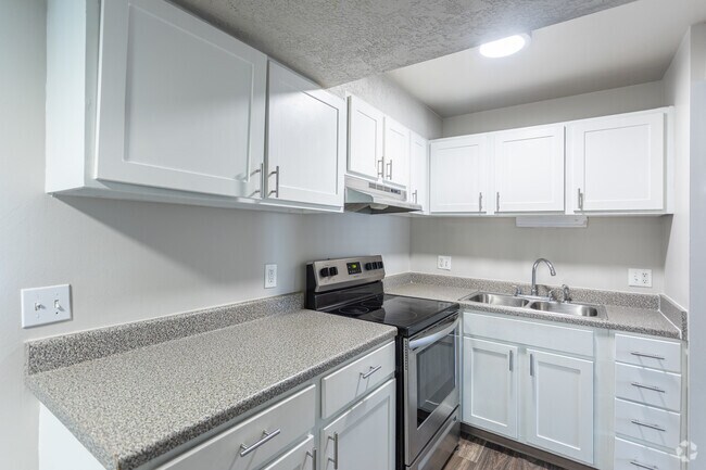 2BR, 1BA - 800SF - Kitchen