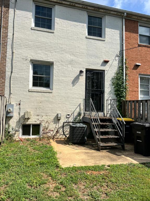 Photo - 5166 Clacton Ave