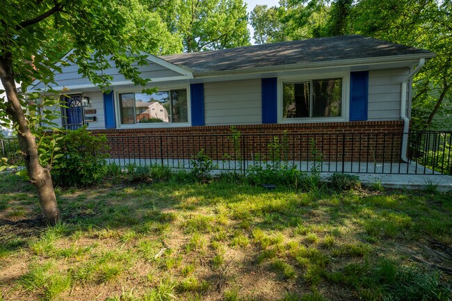 Photo - 5703 Kennedy St