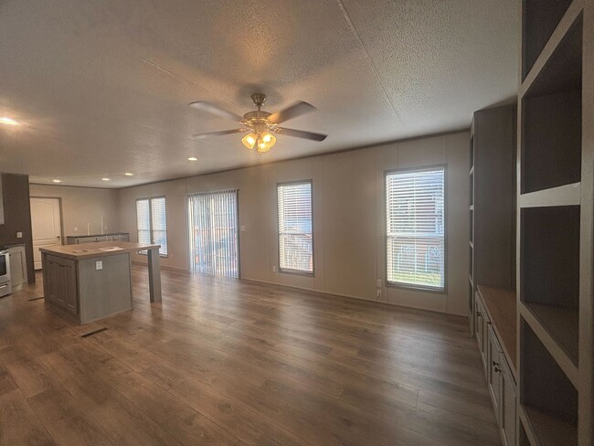 Photo - 210 Betty St