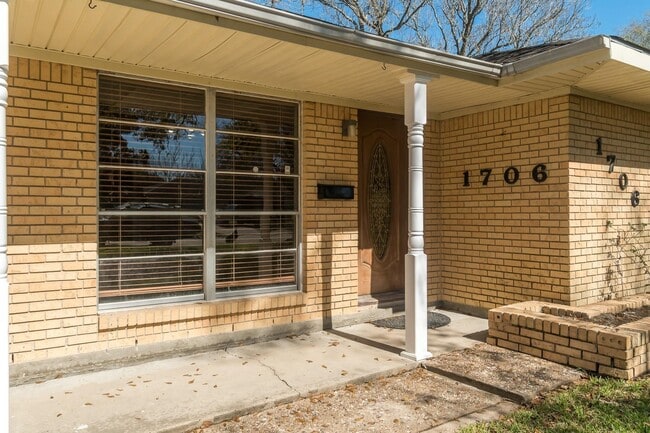 Photo - 1706 Colby Dr