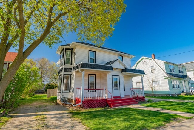 Photo - 427 Vernal Ave