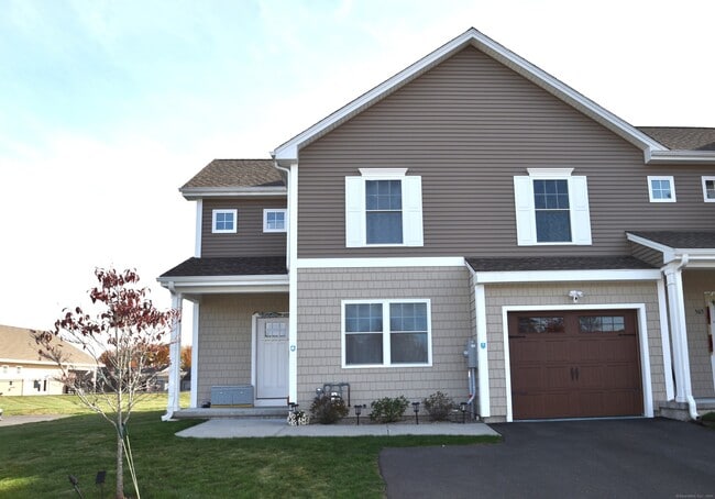 Building Photo - 501 Old Village Cir