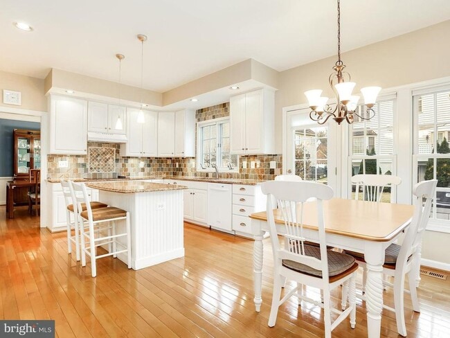 Photo - 10812 Maplecrest Ln