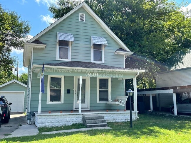 Building Photo - 830 S Fern St