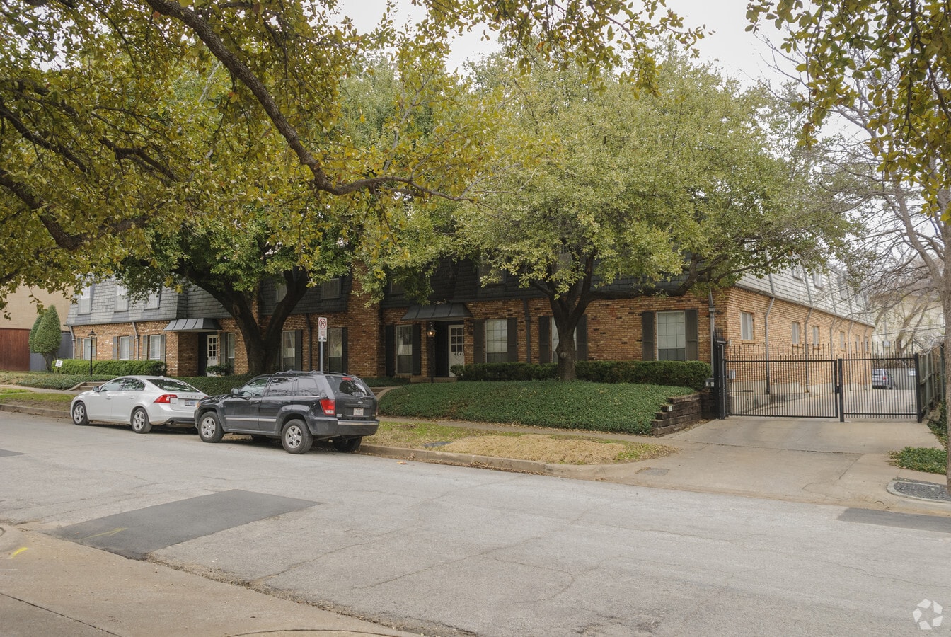 Photo - 4040 Travis St