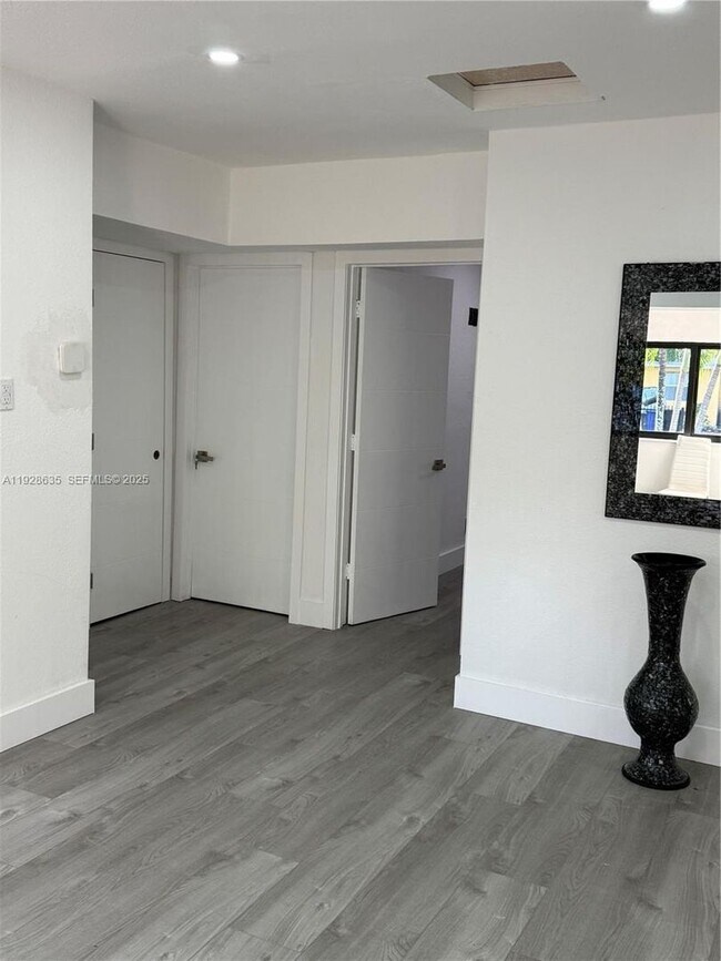 Photo - 1601 NE 158th St