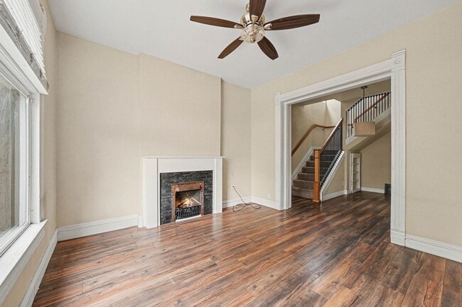 Photo - 825 Fox St