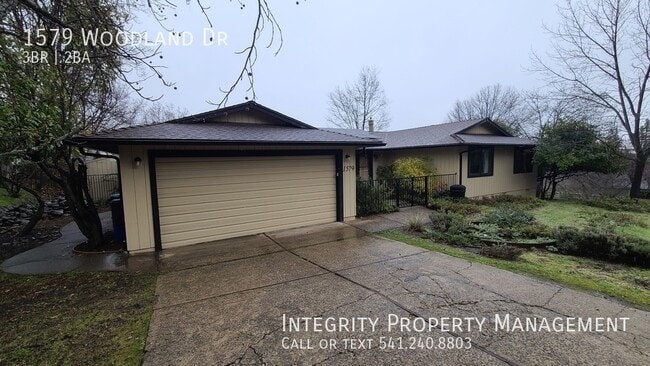 Photo - 1579 Woodland Dr
