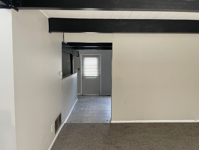 Photo - 3 bed 1.5 bath town home.