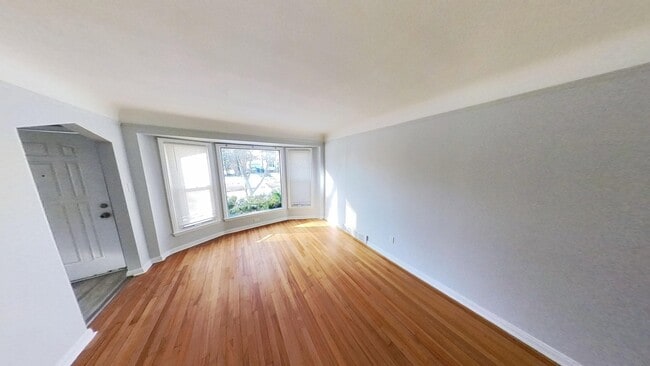 Photo - 11360 Mercedes