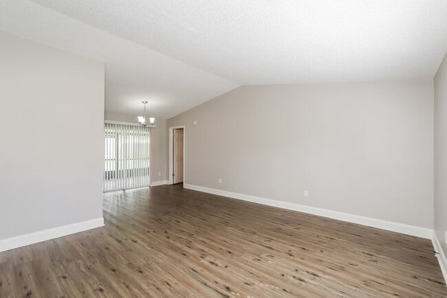Photo - 14515 Wessex St