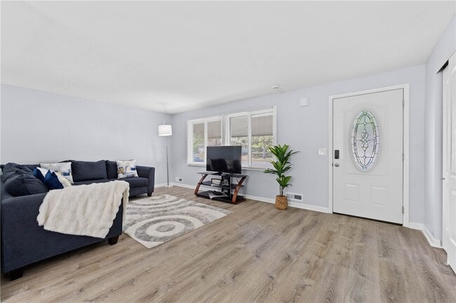 Photo - 189 Lawson Rd